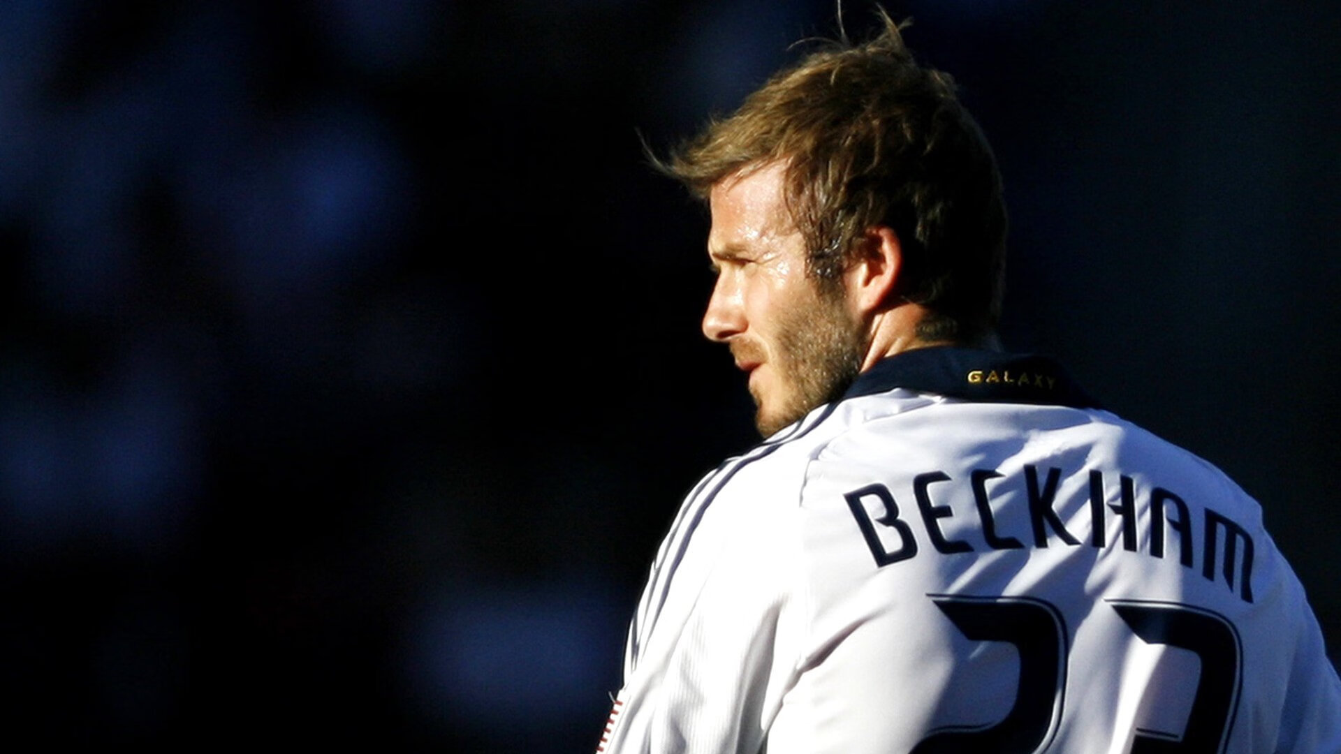 梅西完成里程碑，西班牙斩落皇马，双星闪耀下的足球之夜